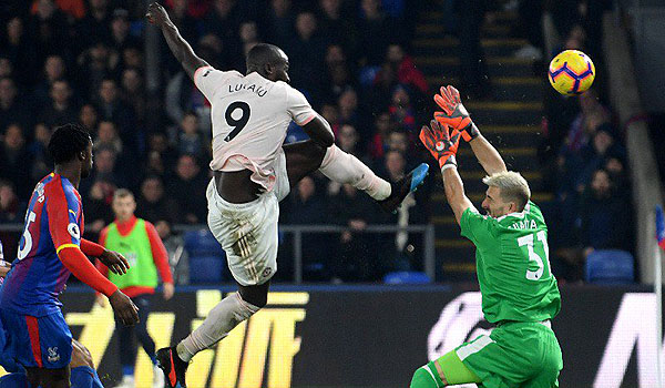 video-manchester-united-taklukkan-crystal-palace