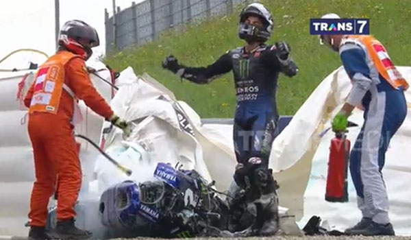 motor-vinales-terbakar-motogp-styria-red-flag