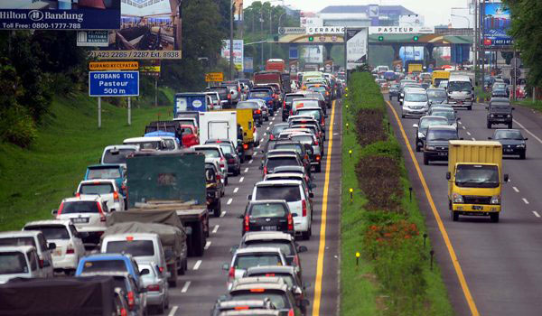 volume-kendaraan-ke-bandung-naik-situasi-lalin-relatif-kondusif