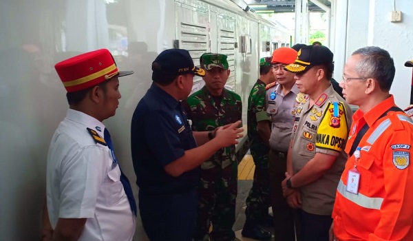 wakapolda-cek-pengamanan-sejumlah-stasiun-kereta-di-jabar