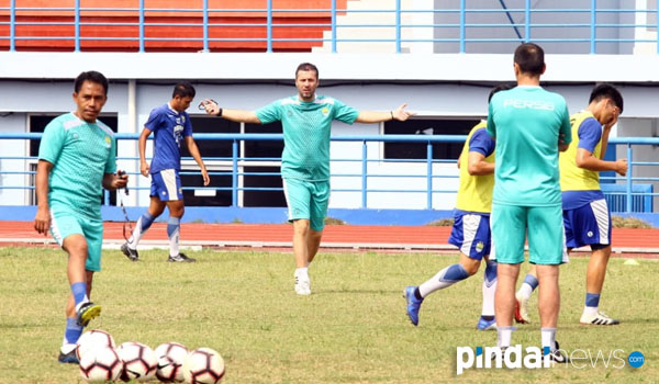 yaya-optimistis-skuat-persib-siap-tempur-di-liga-1